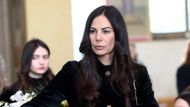 Η Εύη Βατίδου στην κηδεία του Αλέξη Κούγια
