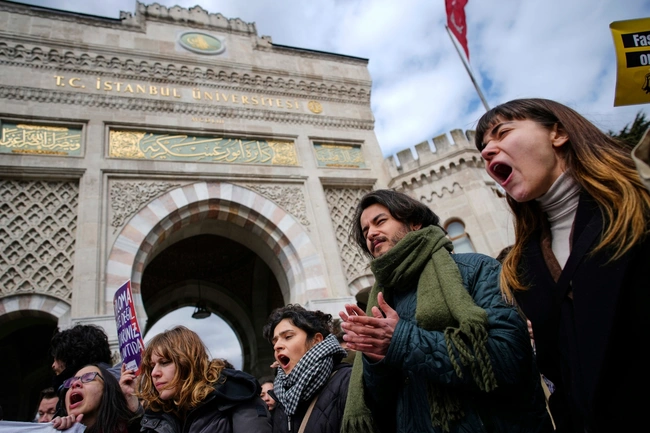 Διαδήλωση για τον Ιμάμογλου στην Τουρκία