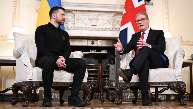 Ο Βολοντίμιρ Ζελένσκι με τον Κιρ Στάρμερ
