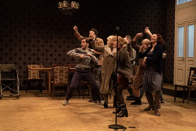 Σ' εσάς που με ακούτε || νέες παραστάσεις από 25/4 για την παράσταση-φαινόμενο, λόγω μεγάλης ζήτησης