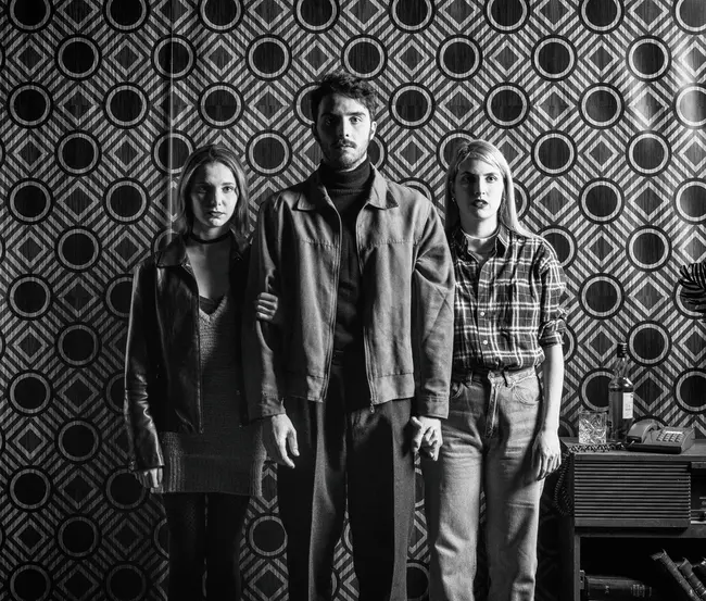 Σ' εσάς που με ακούτε || νέες παραστάσεις από 25/4 για την παράσταση-φαινόμενο, λόγω μεγάλης ζήτησης