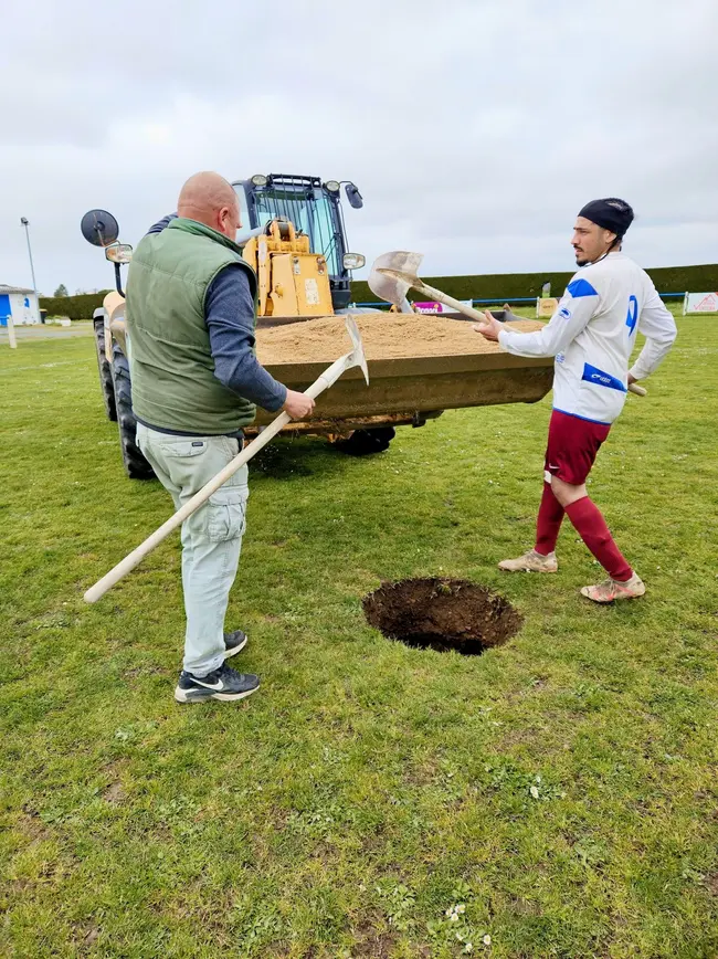 Τρύπα σε ποδοσφαιρικό αγώνα στη Γαλλία