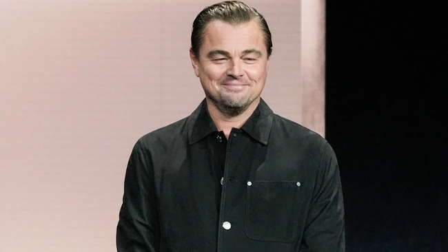 Λεονάρντο Ντι Κάπριο: Η αλλαγή στην εμφάνισή του που συζητήθηκε - Με βαμμένα μαλλιά στο κόκκινο χαλί