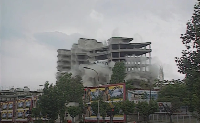 κατεδαφιση κτιριου αθήνα 1995