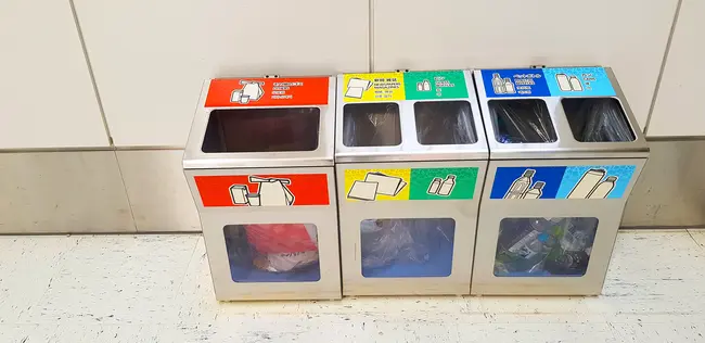 Κάδοι απορριμμάτων στην Ιαπωνία