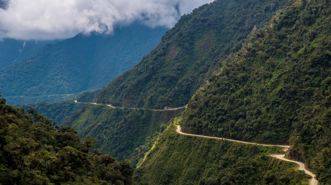 o pio epikindinos dromos toy kosmou