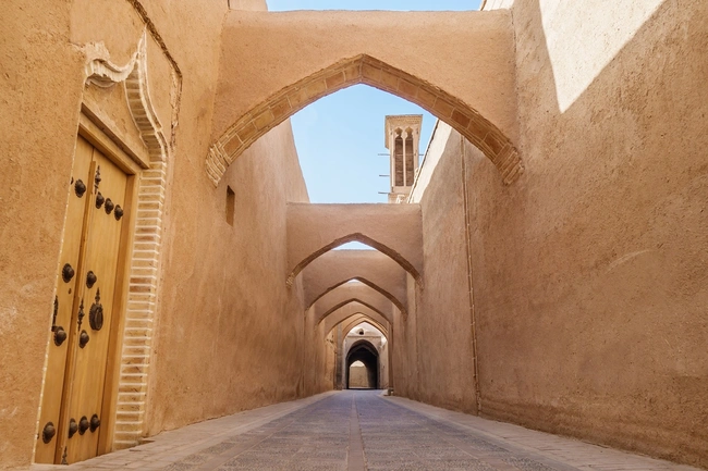 Τυπική παραδοσιακή δόμηση που ενισχύει τη σκίαση