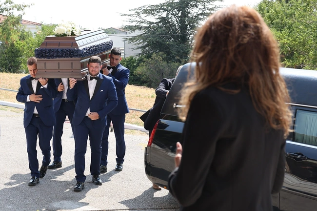 Καταφθάνει το φέρετρο του Δημήτρη Ζαρζαβατσίδη