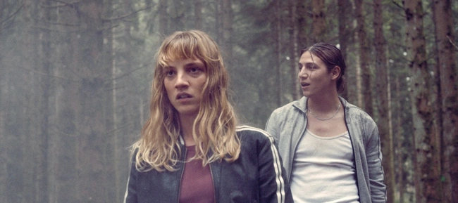 Την Ίδια Ώρα, στη Γη