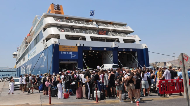 Πλοίο σε λιμάνι