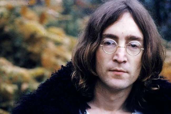 Τα μικροσκοπικά γυαλιά του John Lennon