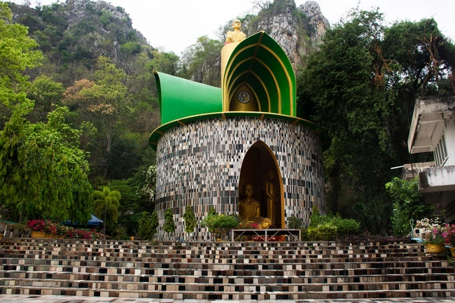 Το μοναστήρι Wat Tham Krabok στην Ταϊλάνδη