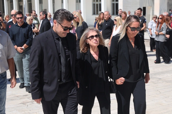 Λάμπρος Κωνσταντάρας Παυλίνα Βίκυ Βουρλάκη