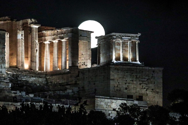 Η Πανσέληνος Αυγούστου στην Ακρόπολη