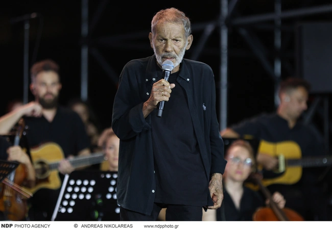 Σταύρος Ξαρχάκος