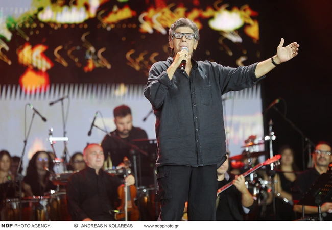 Γιάννης Μπέζος