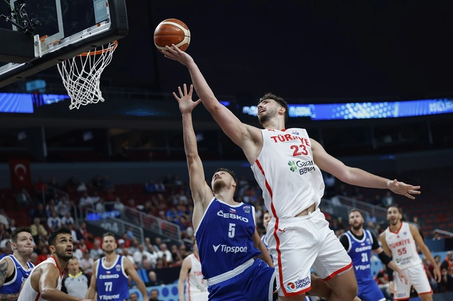 Ο Αλπερέν Σενγκούν