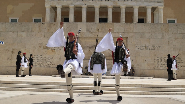 Τα 10 σημεία στην Αθήνα που όλοι φωτογραφίζουν Εύζωνες