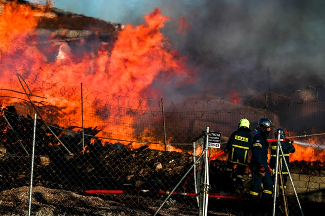 Φωτιά στο Μενίδι