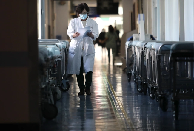 Γιατρός σε νοσοκομείο