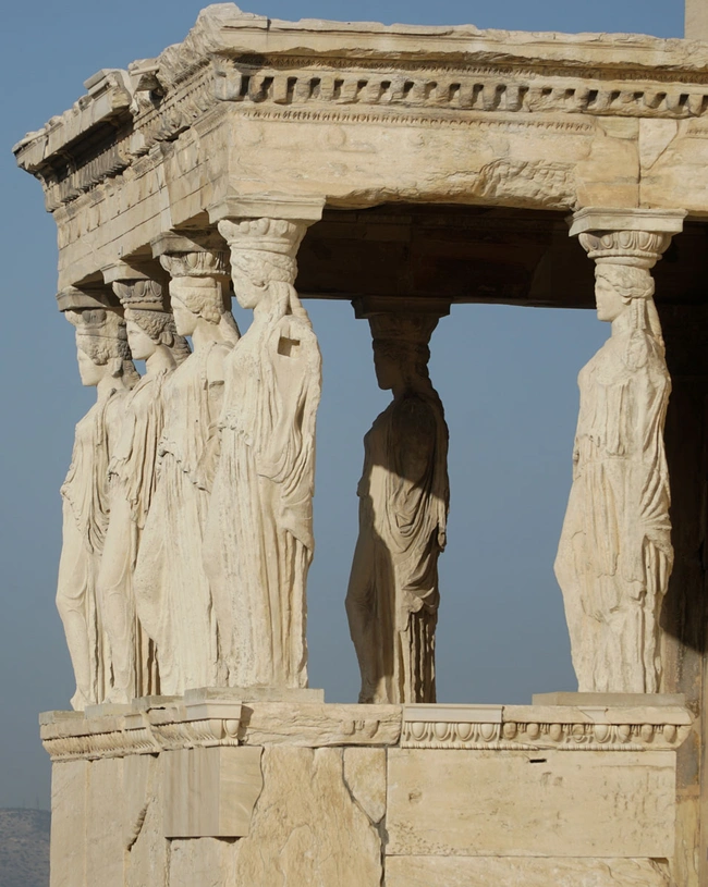 Τα 10 σημεία στην Αθήνα που όλοι φωτογραφίζουν Καρυάτιδες