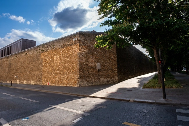 Ο περίβολος των φυλακών La Sante