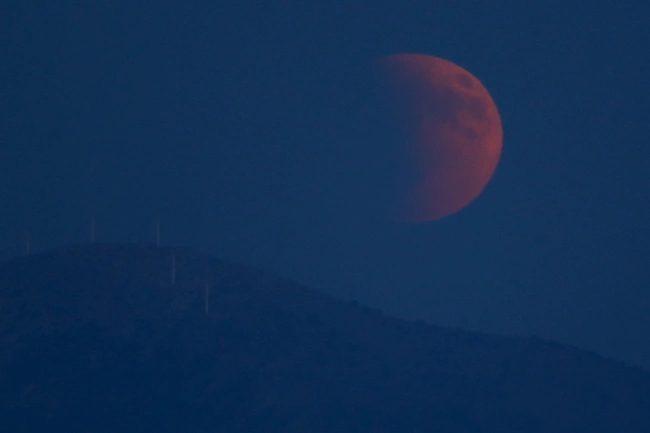 Το ματωμένο φεγγάρι