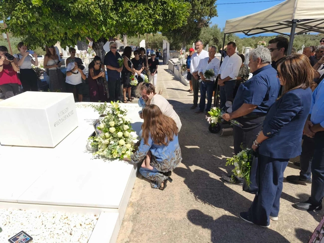 Μνημόσυνο για τον Μίκη Θεοδωράκη