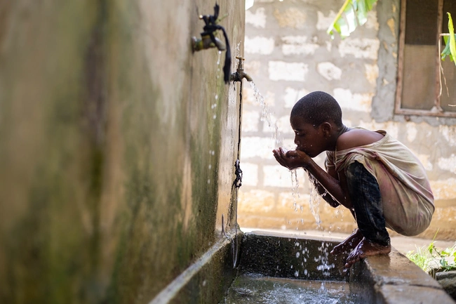 Στη Ζανζιβάρη, το νερό είναι άφθονο, αλλά η διαχείρισή του ελλιπής