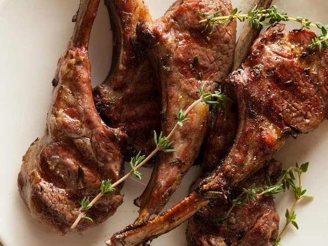 αυλή μπριζολάκια 