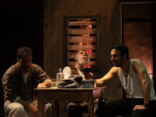 ΕΡΩΤΕΥΜΕΝΟΙ, BIOS