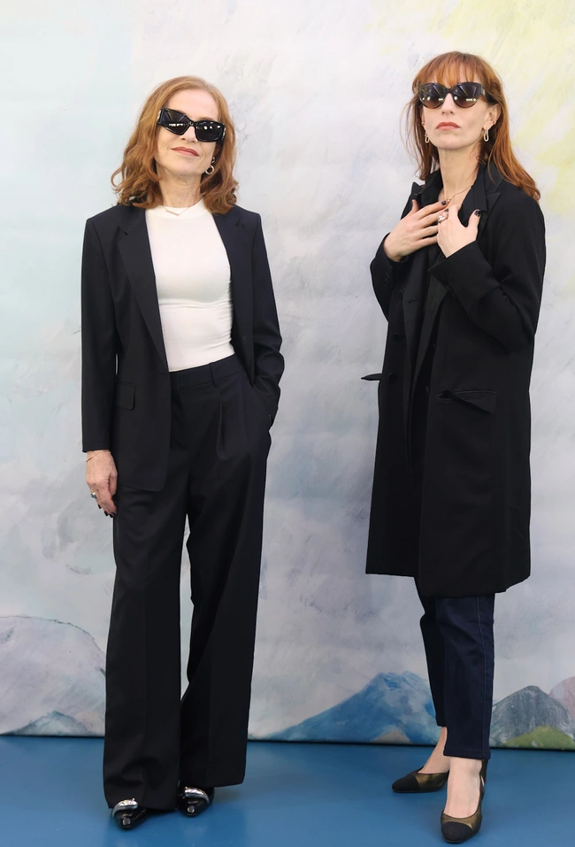 Η Ιζαμπέλ Ιπέρ με την κόρη της.