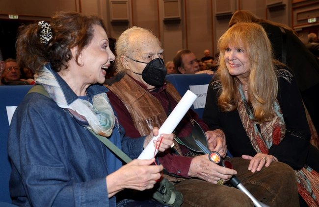 Η Μπέτυ Λιβανού, ο Νίκος Καβουκίδης και η Χλόη Λιάσκου