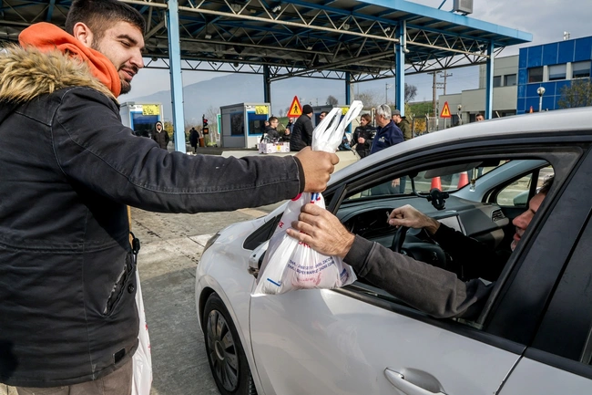 Οι αγρότες στα διόδια Μακρυχωρίου