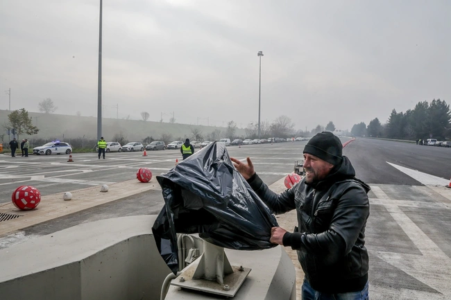 Οι αγρότες στα διόδια Μακρυχωρίου