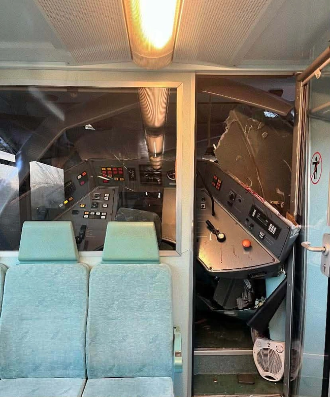 Υλικές ζημιές στο τρένο πάνω στο οποίο έπεσε το δέντρο στην Ηλεία