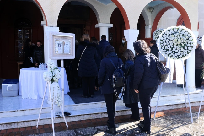 Η κηδεία της 45χρονης Ελένης που σκοτώθηκε στη Βιολάντα