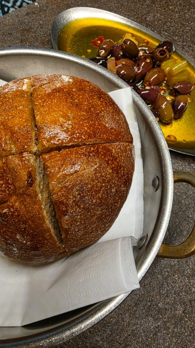 thirio psomi kai elies