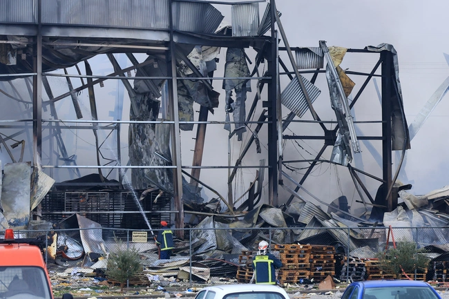 Φωτιά σε μπισκοτοβιομηχανία στα Τρίκαλα 