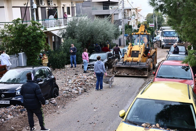 Εικόνα καταστροφής στη Γλυφάδα μετά το πέρασμα της κακοκαιρίας