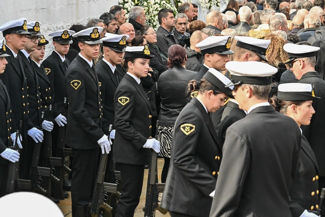 Η κηδεία του λιμενικού που έχασε τη ζωή του στο Άστρος
