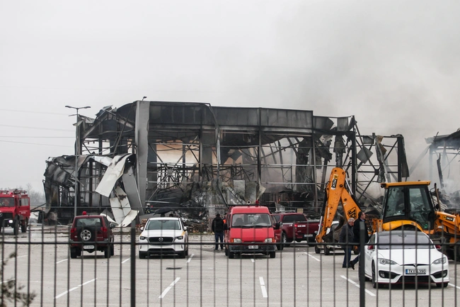 Φωτιά σε μπισκοτοβιομηχανία στα Τρίκαλα 