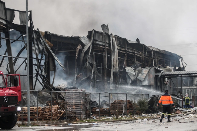 Φωτιά σε μπισκοτοβιομηχανία στα Τρίκαλα 