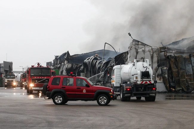 Φωτιά σε μπισκοτοβιομηχανία στα Τρίκαλα 