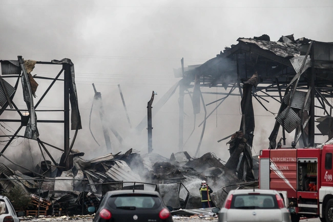 Φωτιά σε μπισκοτοβιομηχανία στα Τρίκαλα 