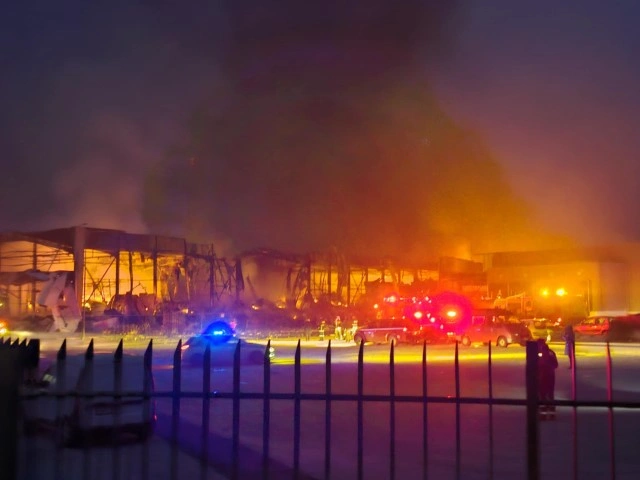 Φωτιά σε μπισκοτοβιομηχανία στα Τρίκαλα 