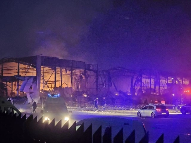 Φωτιά σε μπισκοτοβιομηχανία στα Τρίκαλα 