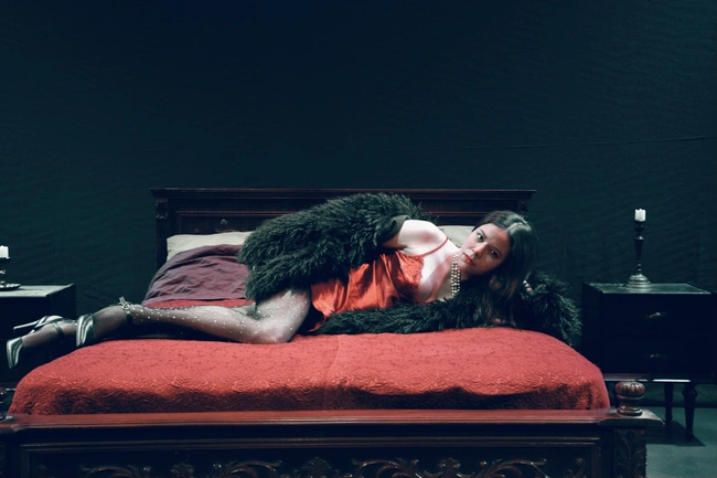 ΤΟ ΞΕΝΟΔΟΧΕΙΟ Η ΝΥΧΤΑ ΠΟΥ ΠΕΦΤΕΙ