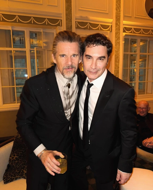 Ίθαν Χοκ Παπακαλιάτης