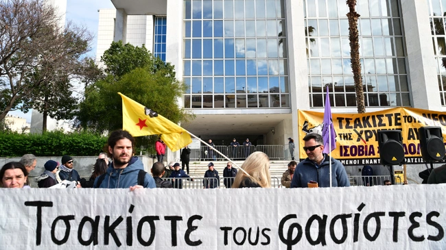 Αντιφασιστική συγκέντρωση έξω από το Εφετείο όπου λαμβάνει χώρα η δίκη της Χρυσής Αυγής